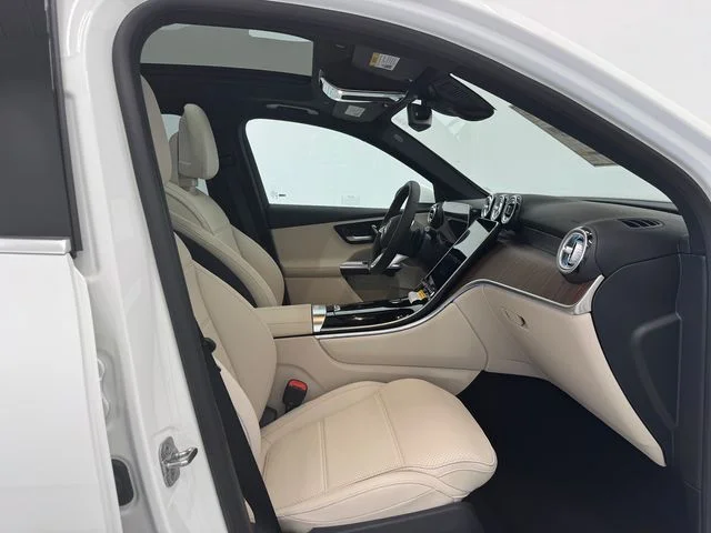 New 2027 White Mercedes-Benz GLC 300 image 17