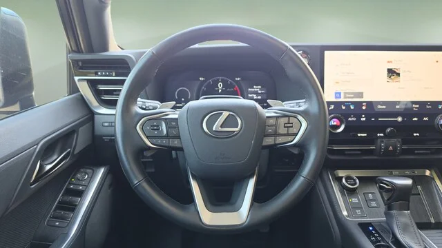 Used 2025 Mica Lexus 550 Luxury+ image 47