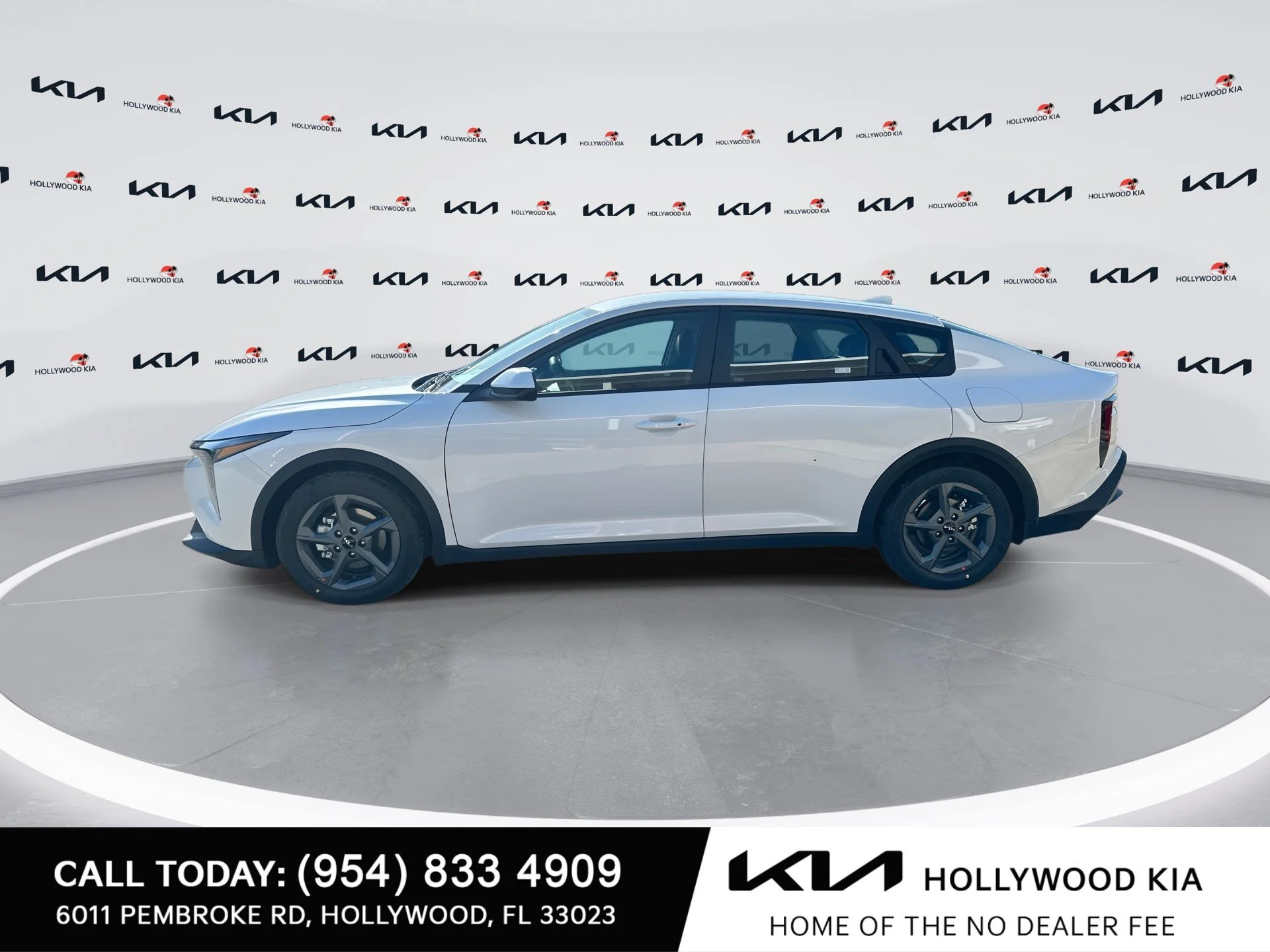 New 2026 Snow White Pearl Kia LXS image 5