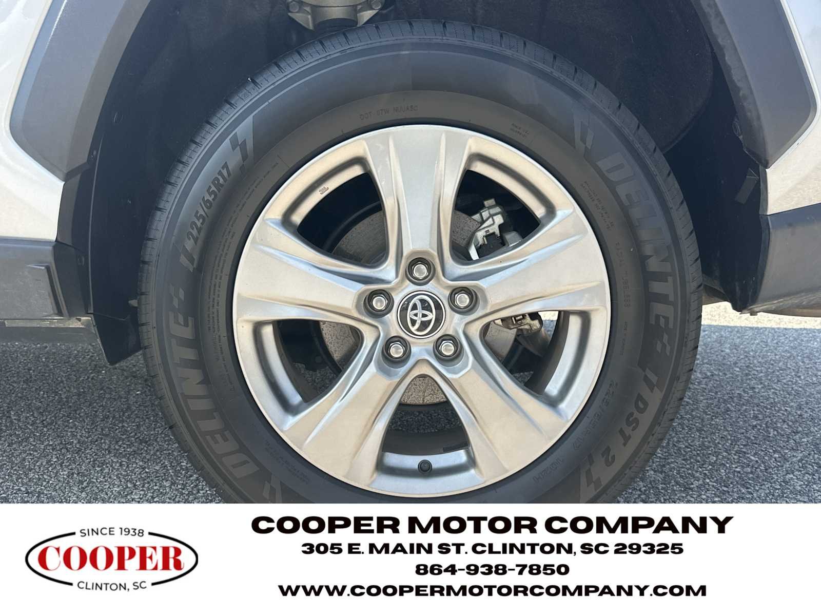 Used 2025 Silver Sky Metallic Toyota XLE image 19