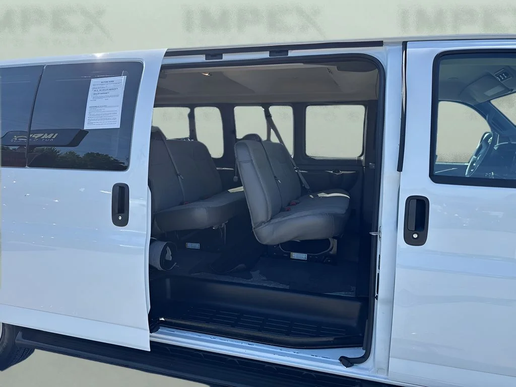 Used 2025 White Chevrolet LT image 23