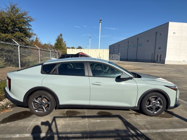 Used 2025 Morning Haze Kia LXS image 4
