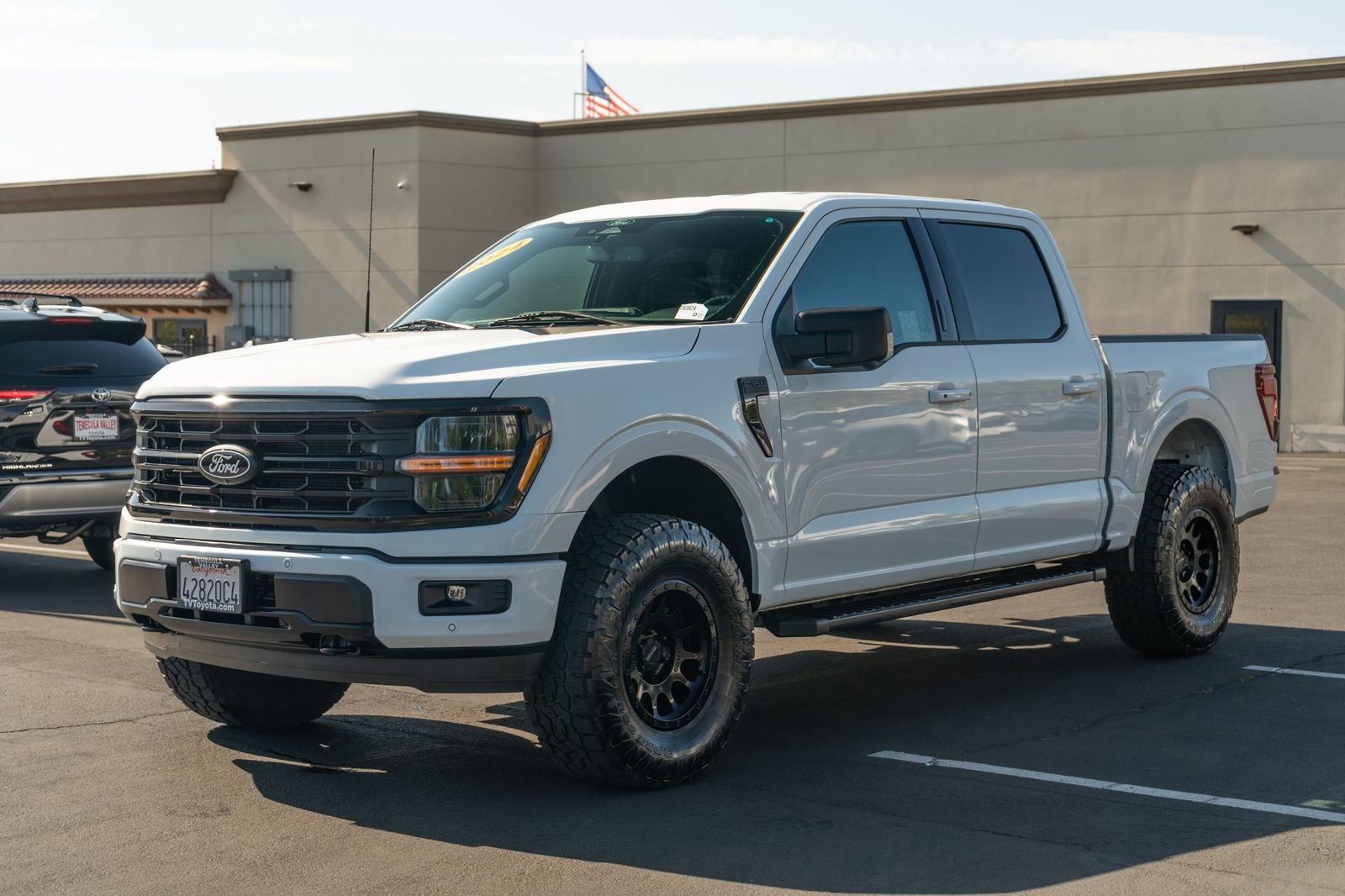 Used 2024 Oxford White Ford XLT image 3