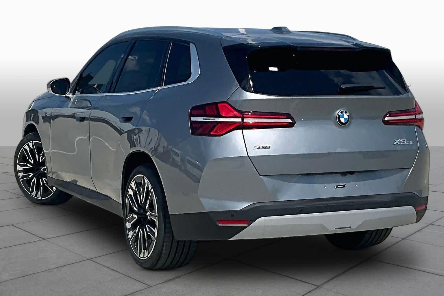 Used 2026 Skyscraper Grey Metallic BMW 30 xDrive image 11