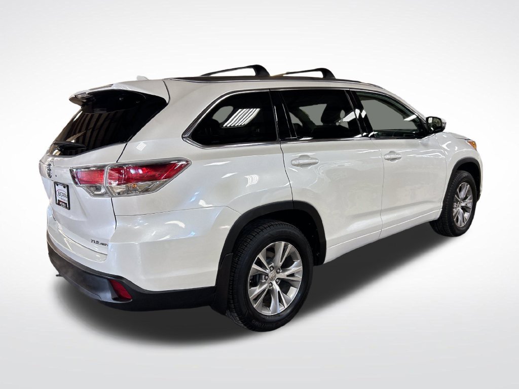 Used 2015 White Toyota XLE V6 image 5