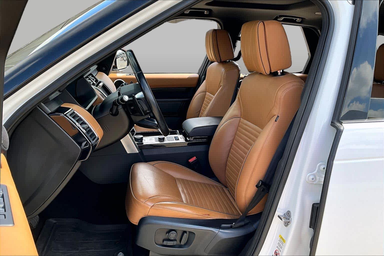 Used 2018 Fuji White Land Rover HSE Luxury image 8