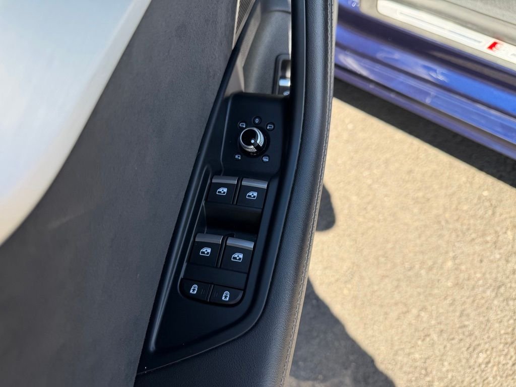 Used 2022 Navarra Blue Metallic Audi Prestige One-Owner image 13