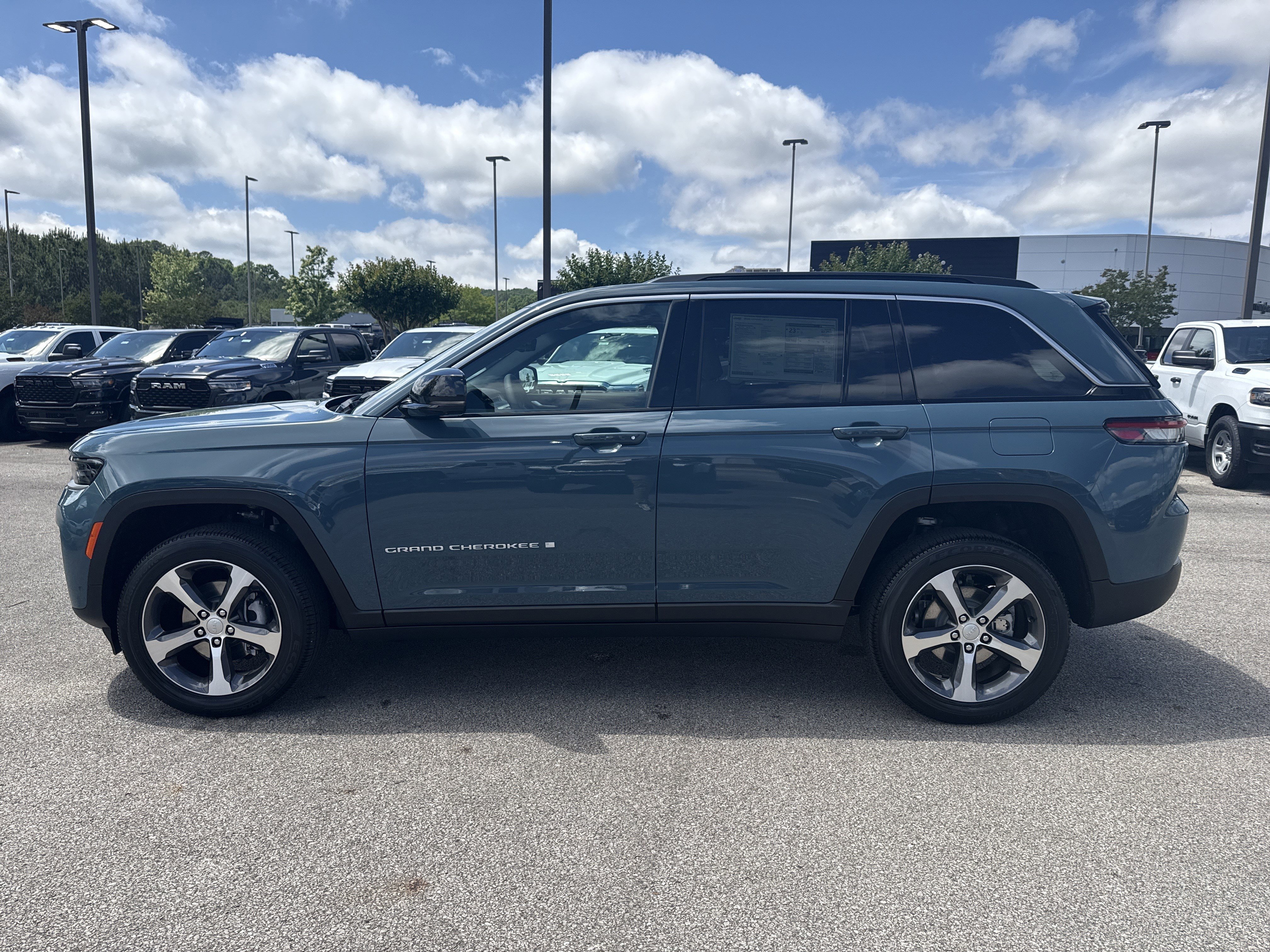 New 2026 Steel Blue Exterior Paint Jeep Limited image 4