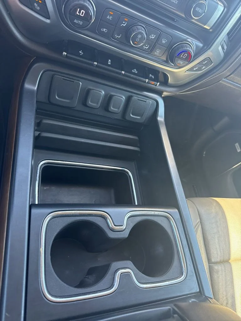 Used 2018 IRIDESCENT PEARL TRICOAT Chevrolet LTZ image 21