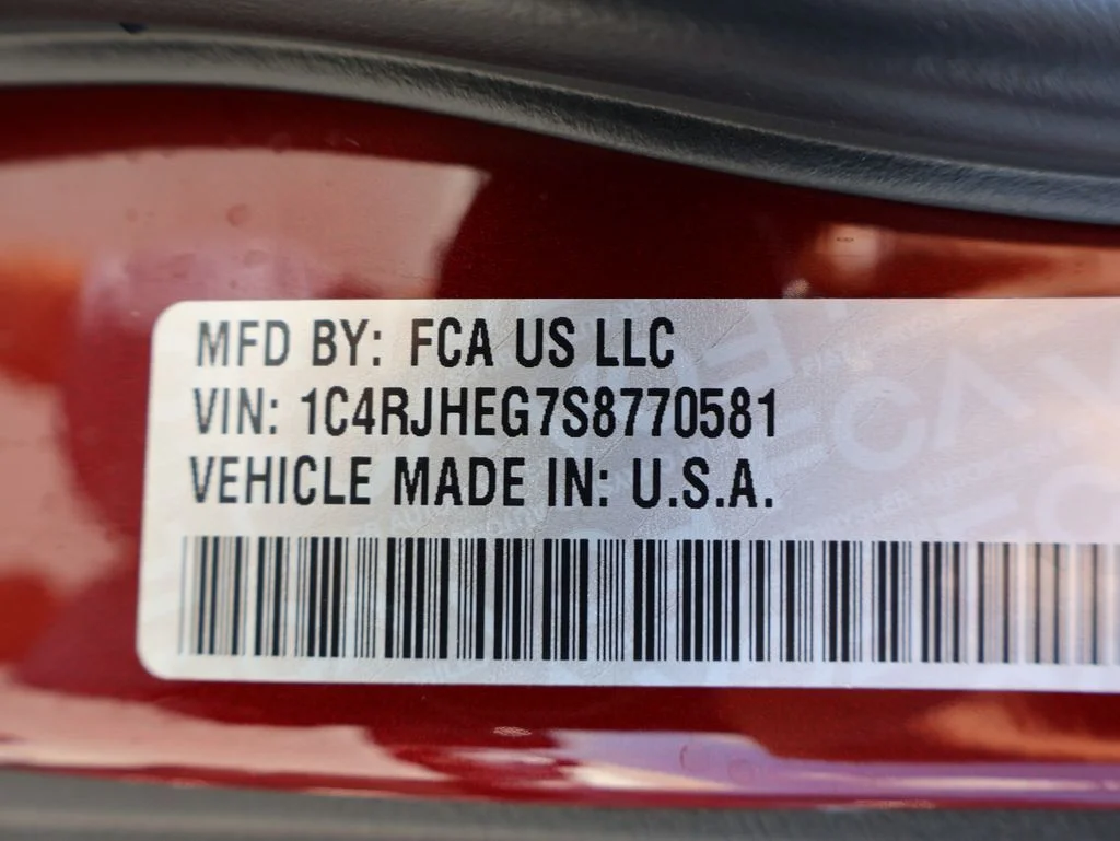 Used 2025 Velvet Jeep Summit image 41