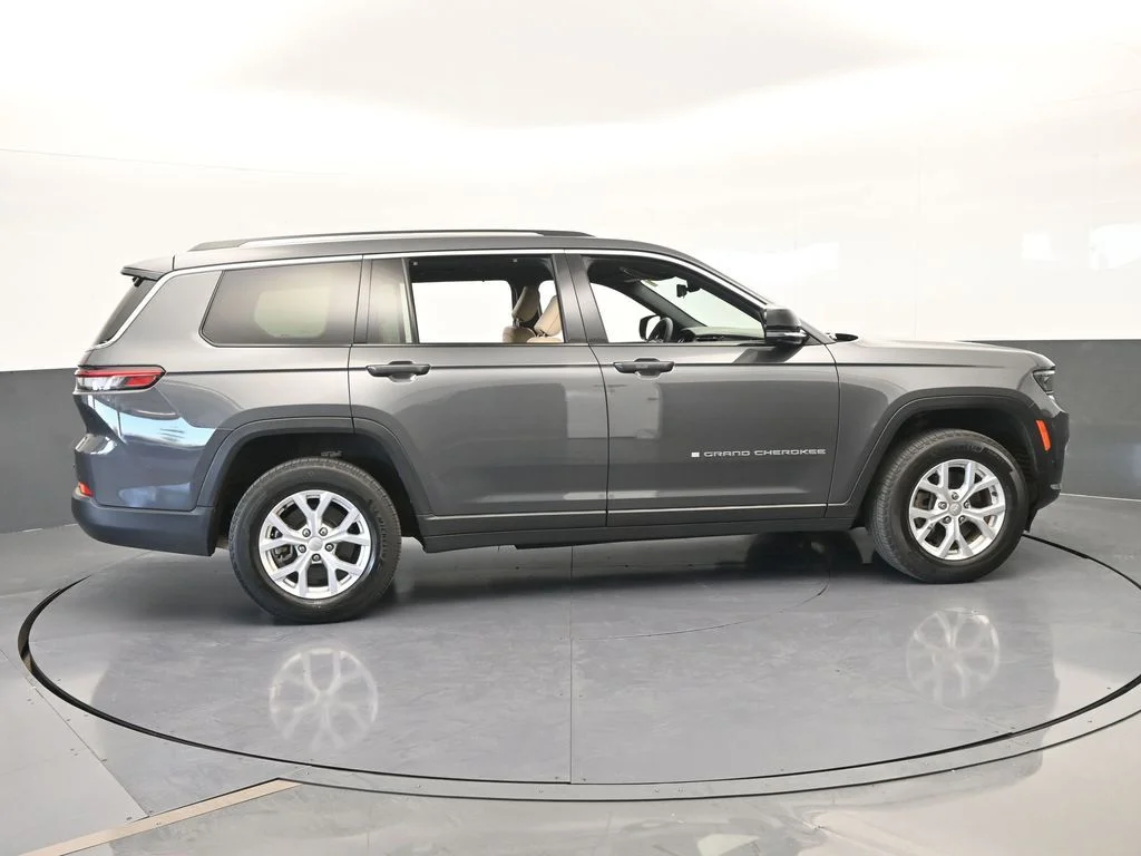 Used 2023 Baltic Gray Metallic Clearcoat Jeep Limited image 7