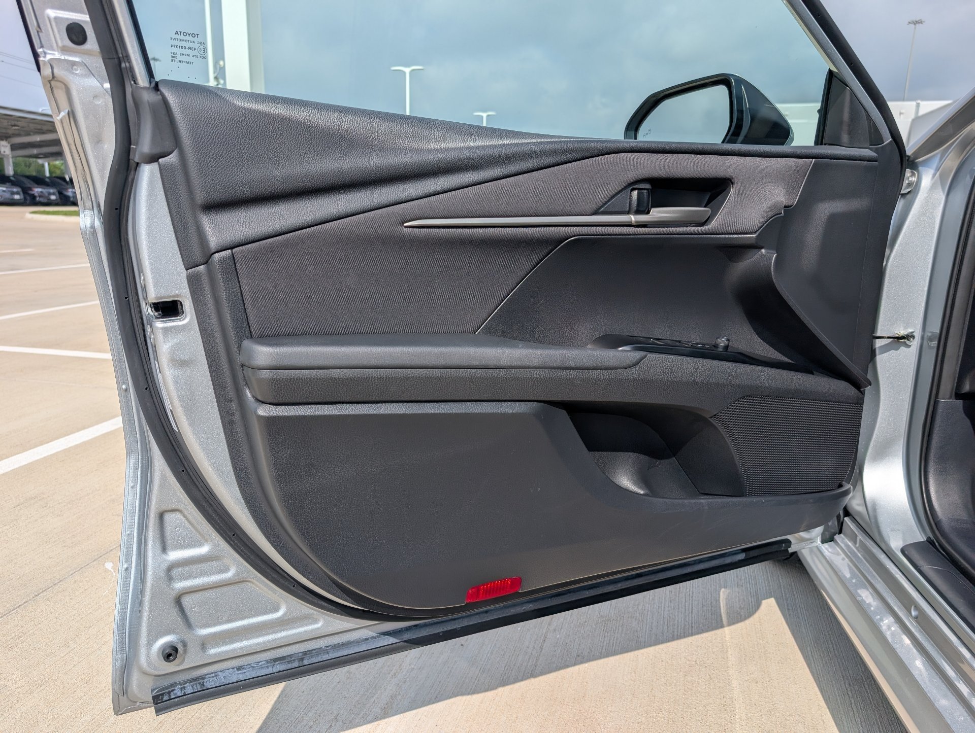 2025 Toyota Camry LE - Photo 22