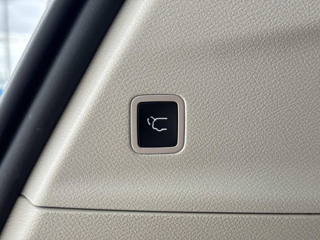 Used 2022 Gray Chrysler Limited image 24