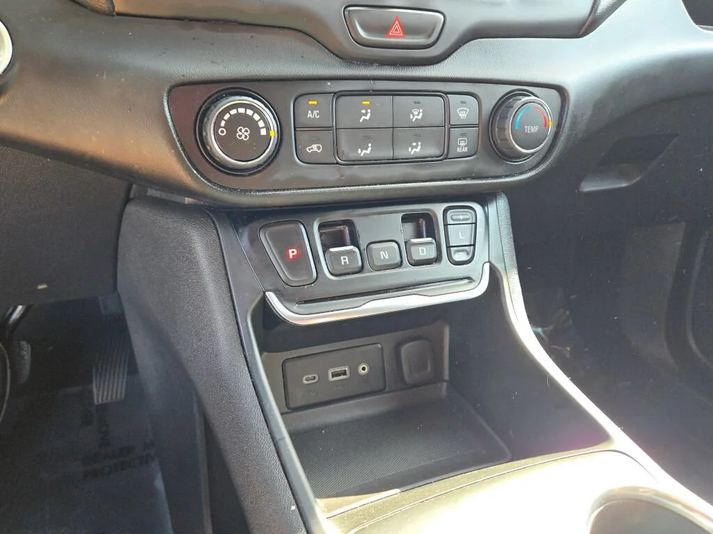 Used 2021 Gray GMC SLE image 21