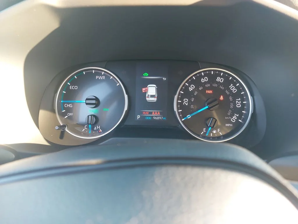 Used 2021 White Toyota XLE image 18