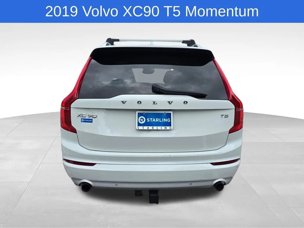 Used 2019 White Volvo T5 Momentum image 9
