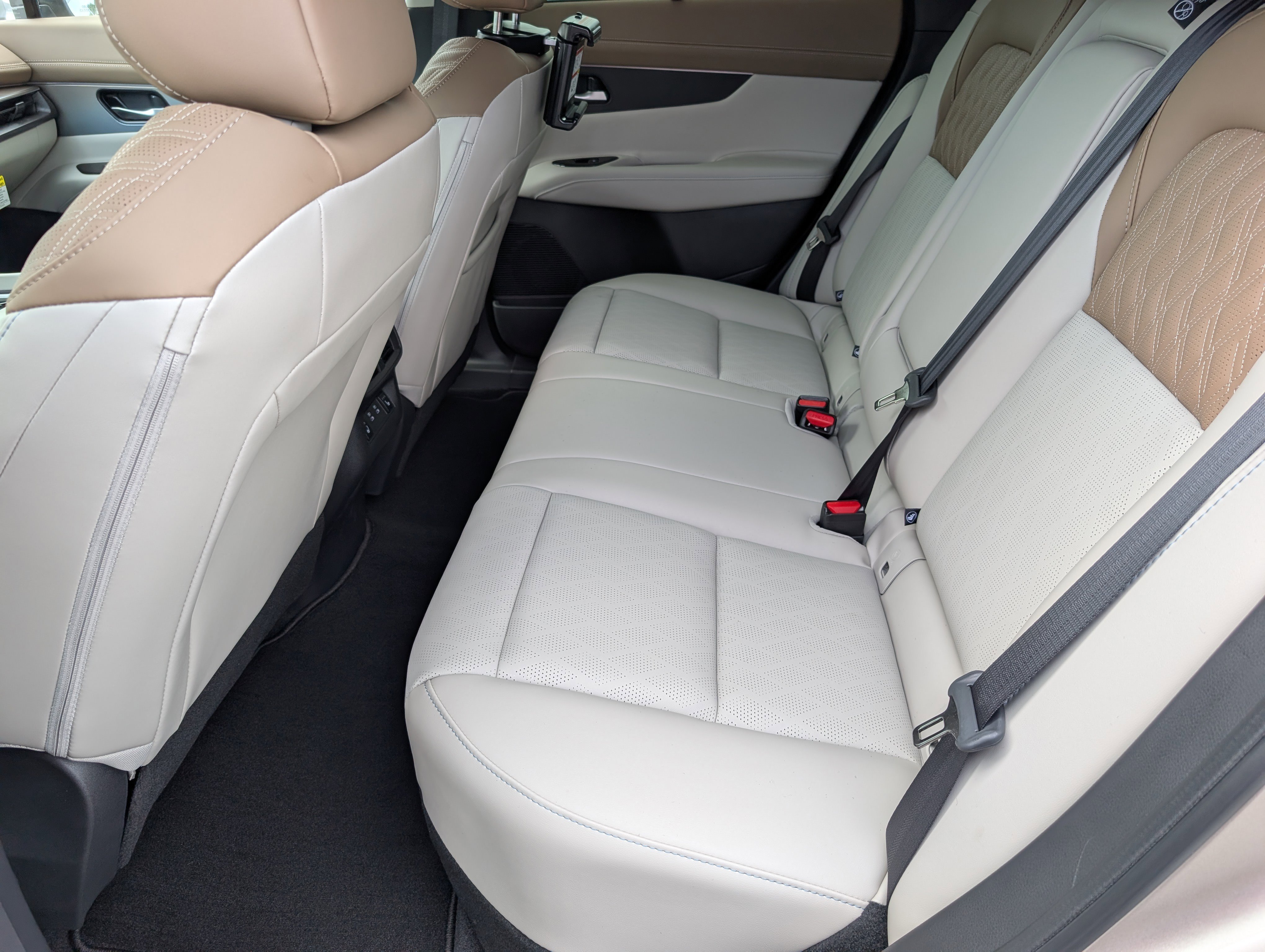 New 2026 Champagne Silver Metallic Nissan Platinum image 30
