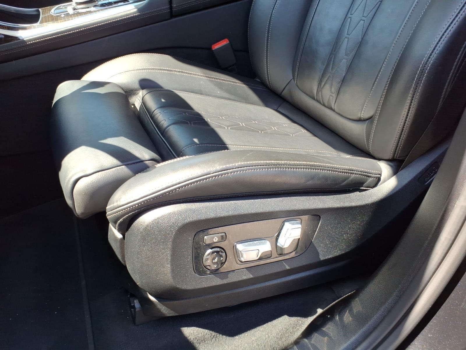 Used 2023 Black Sapphire Metallic BMW xDrive40i image 18