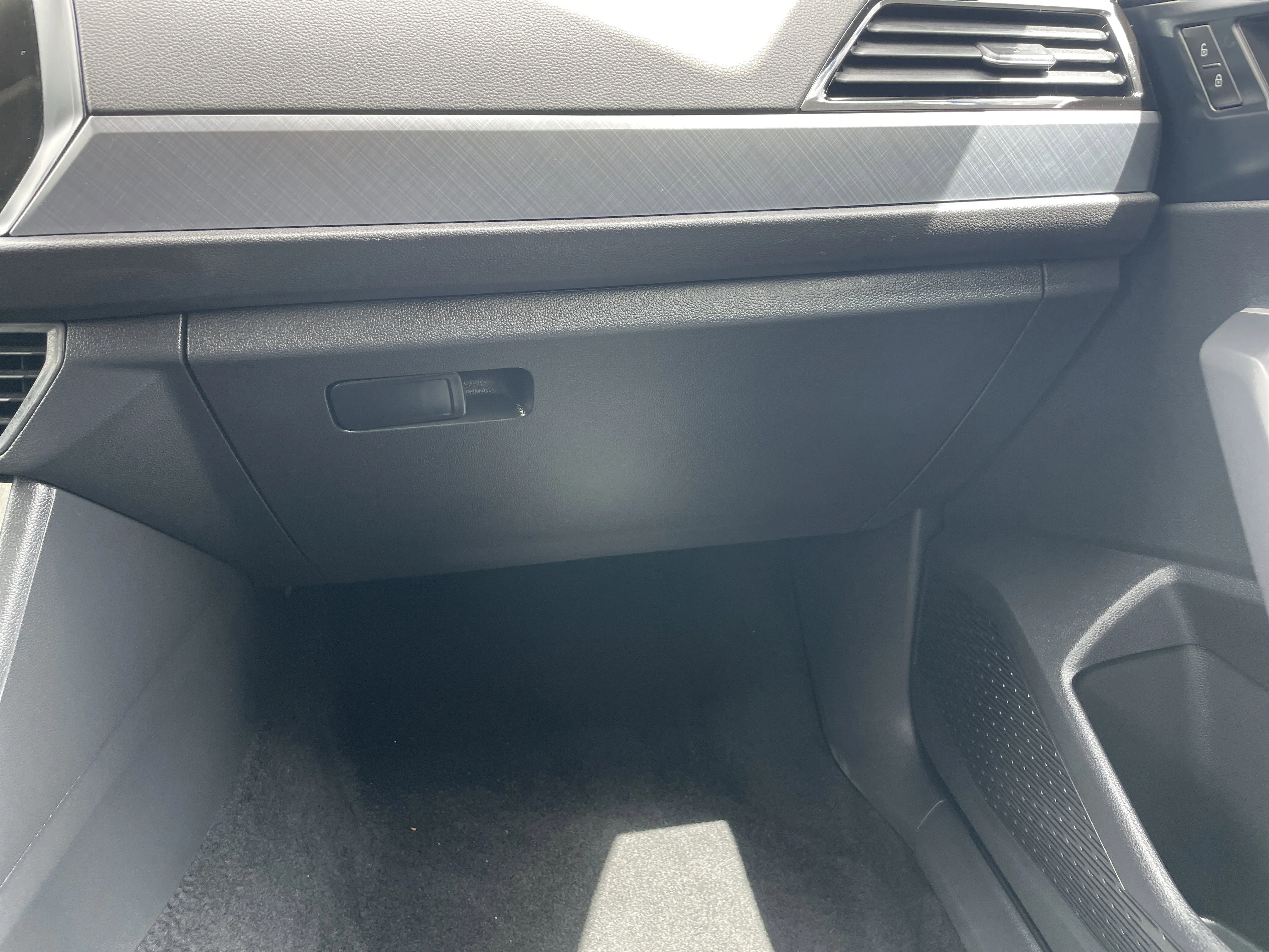 2024 Volkswagen Jetta SE - Photo 19