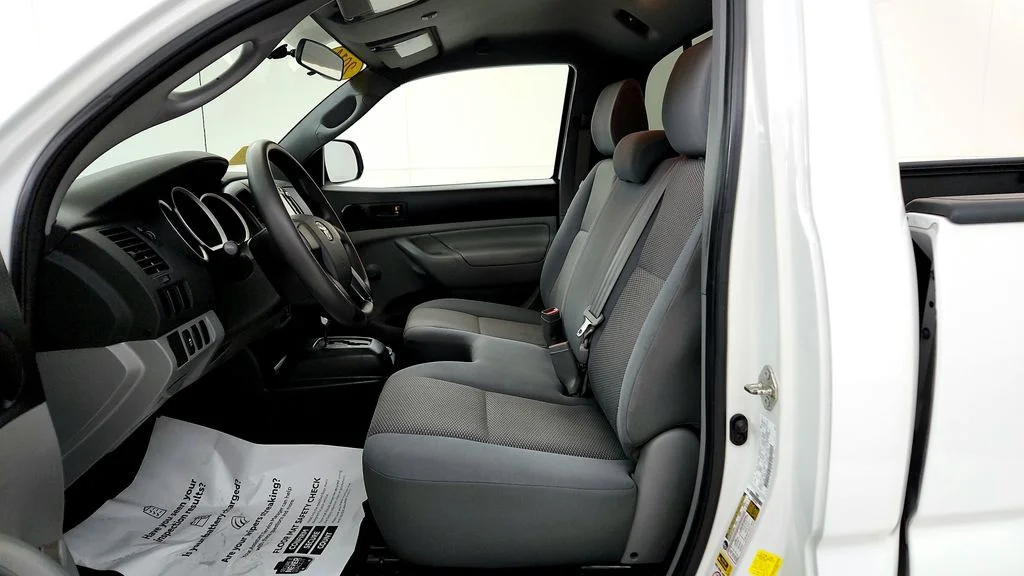 Used 2014 White Toyota Base image 22