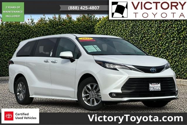 2025 Toyota Sienna XLE 7-Passenger Hybrid AWD's photo