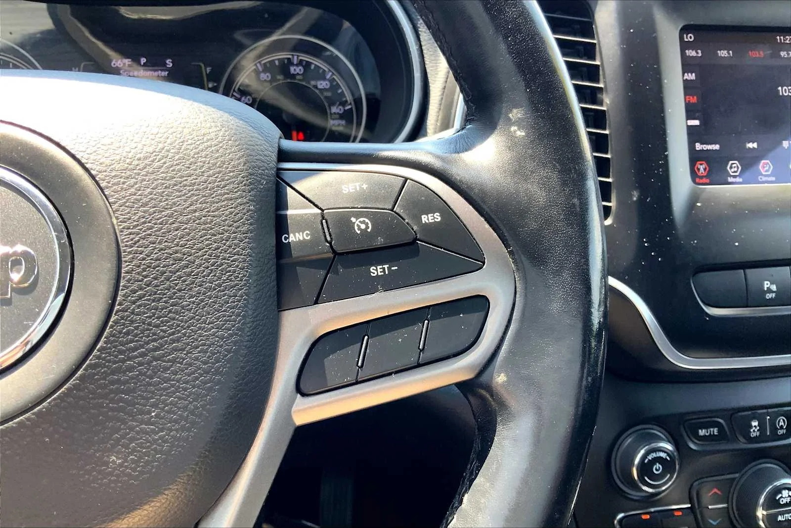 Used 2020 Granite Crystal Metallic Clearcoat Jeep Latitude Plus image 24