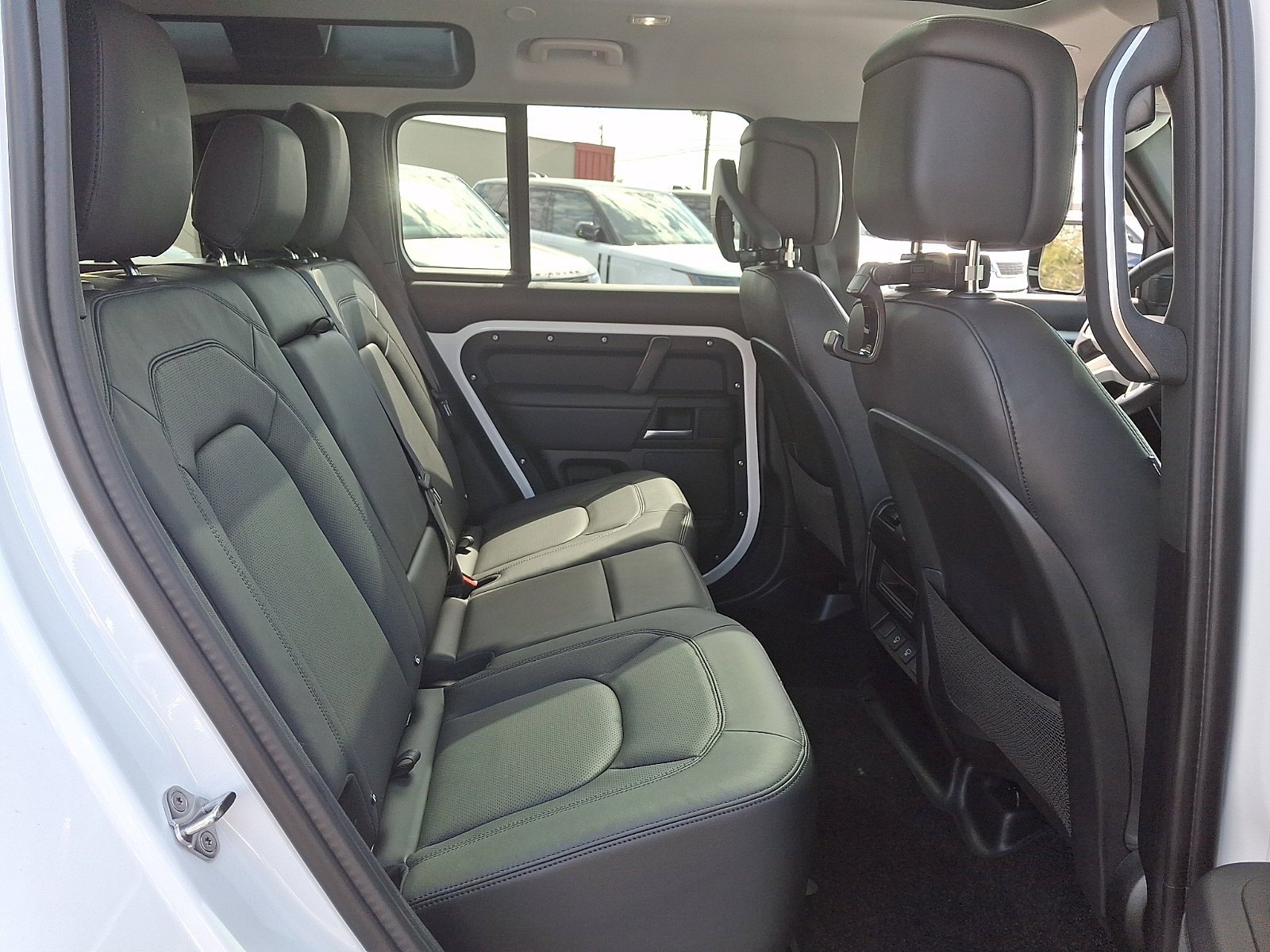 Used 2025 Fuji White   1Aa Land Rover S image 21