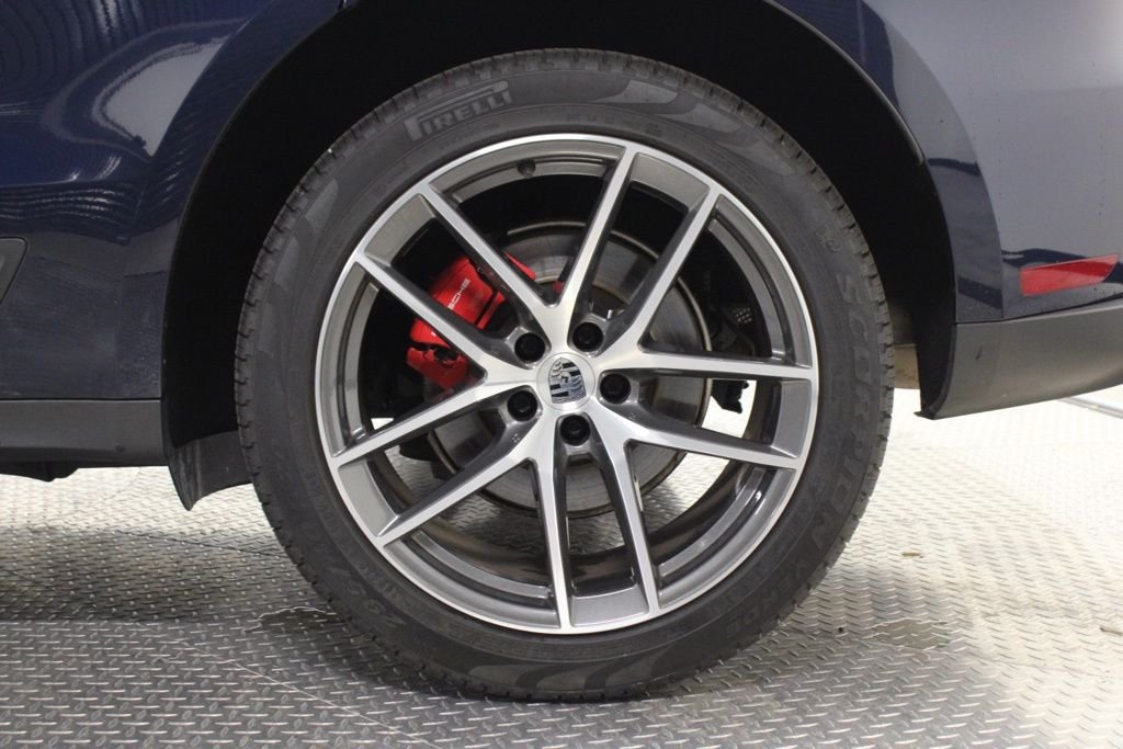 Used 2022  Porsche S image 16