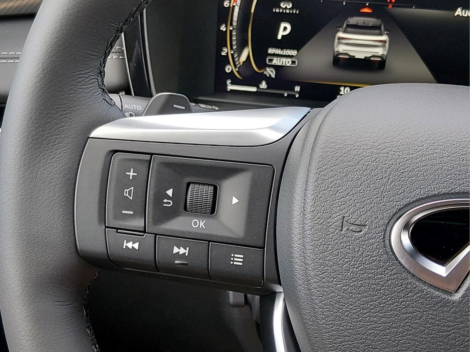 New 2027 GRAPHITE SHADOW INFINITI Luxe AWD image 30