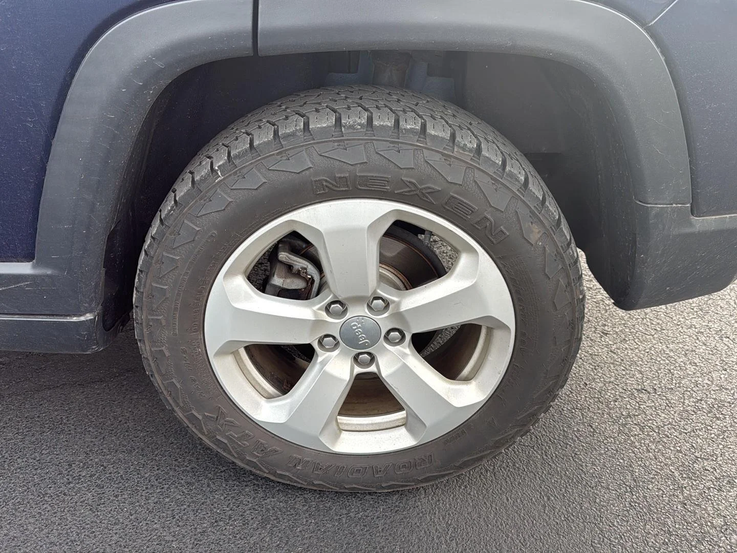 Used 2019 Jazz Blue Pearlcoat Jeep Latitude image 9