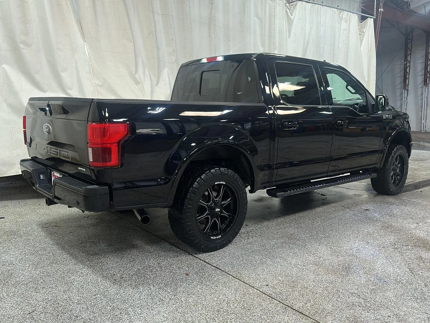 Used 2019 Agate Black Metallic Ford LARIAT image 5