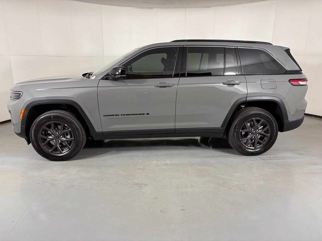 New 2027 Sting-Gray Clear-Coat Paint Jeep Altitude image 5