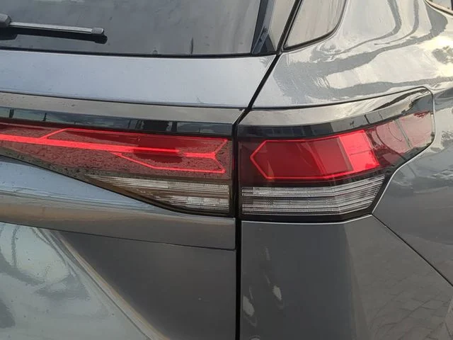 2025 Volkswagen Tiguan SE R-LINE BLACK - Photo 8