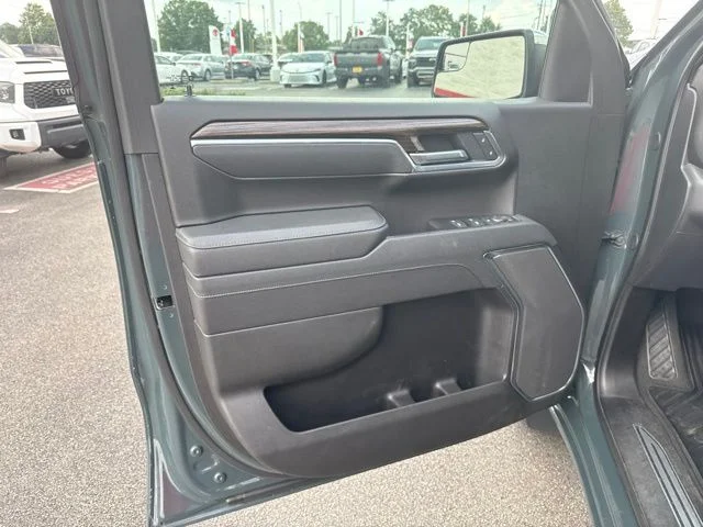 Used 2025 Gray Chevrolet LT image 21