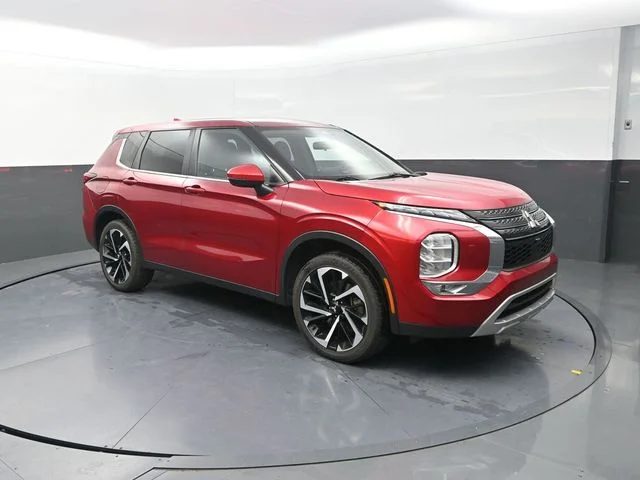 Used 2024  Mitsubishi SE image 10