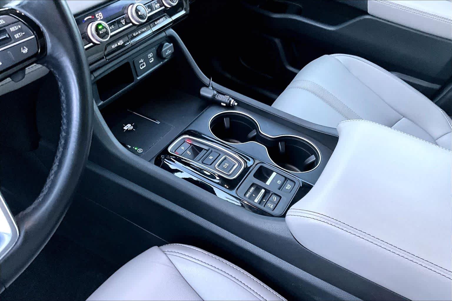 Used 2025 Platinum White Pearl Honda EX-L image 17