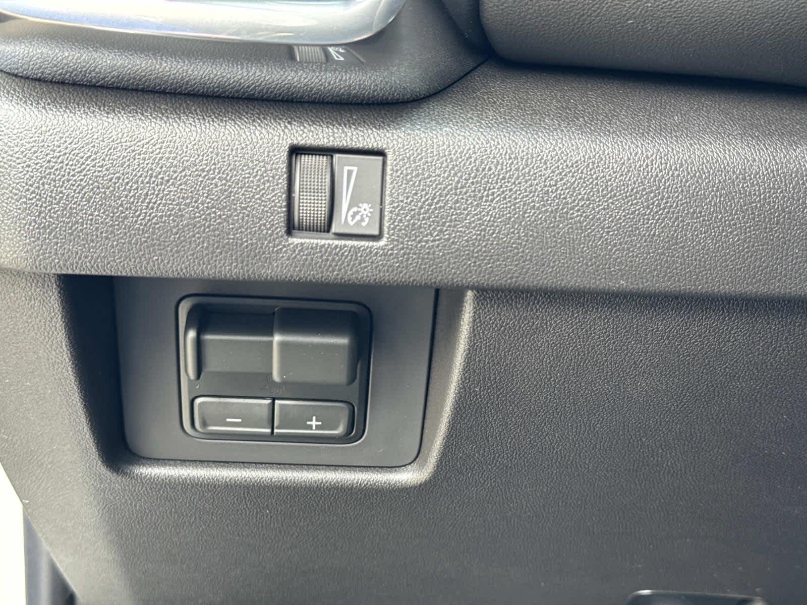 New 2026 Summit White GMC Elevation image 12