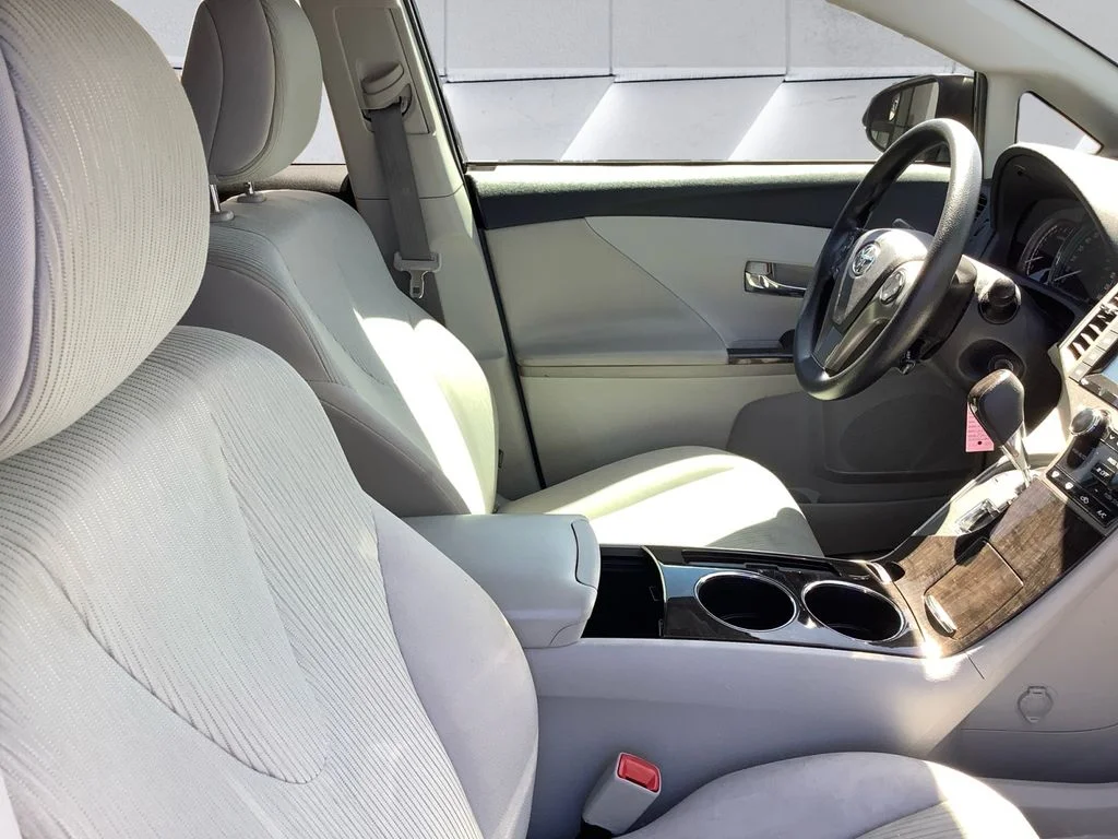 Used 2015 Gray Toyota LE image 13