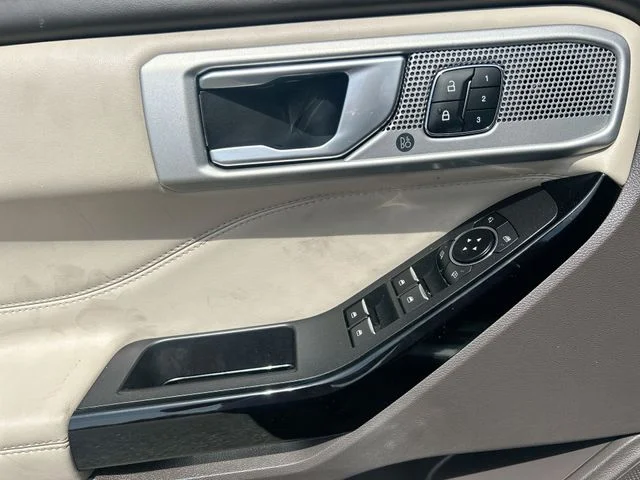 Used 2023 White Ford Platinum image 17
