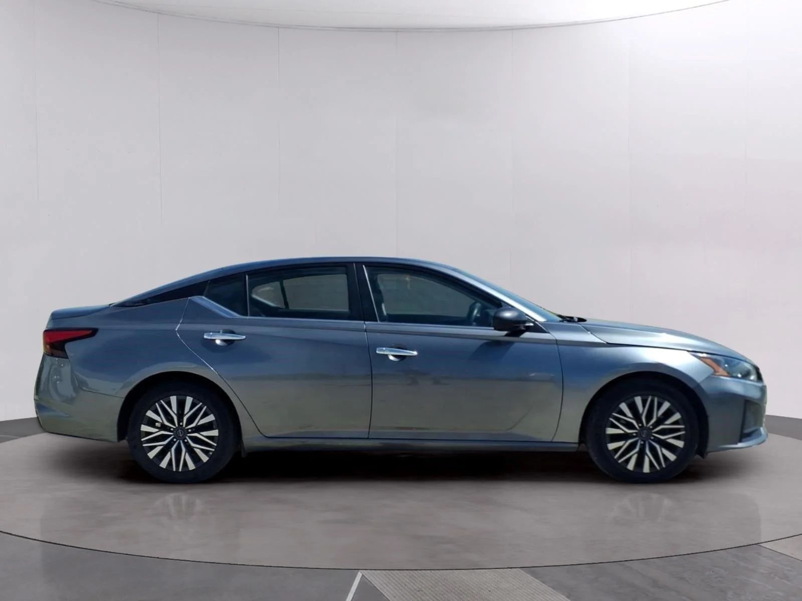 Used 2024 Gun Metallic Nissan 2.5 SV image 6