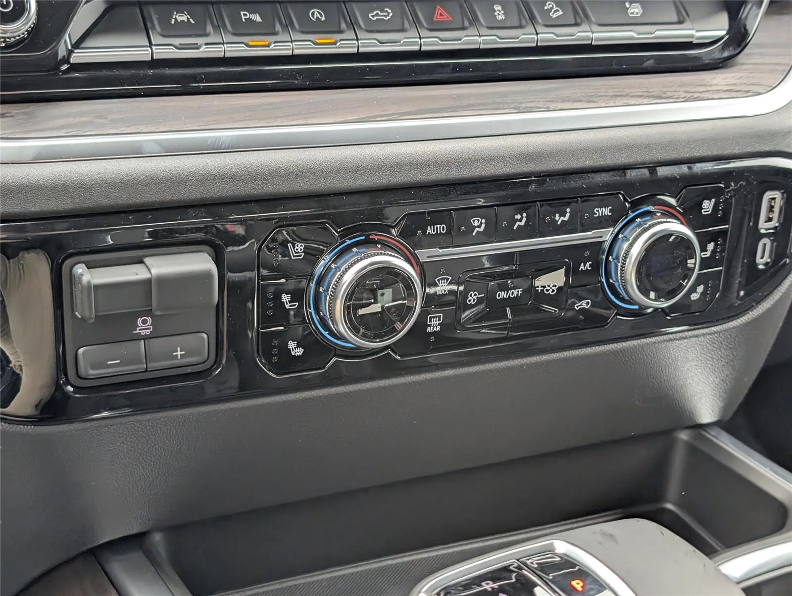 New 2026 Summit White GMC SLT image 18