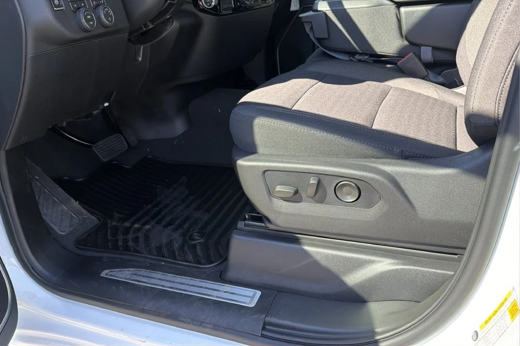 New 2026 Summit White Chevrolet LT image 19