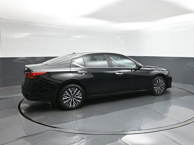 Used 2025 Black Nissan 2.5 SV image 8