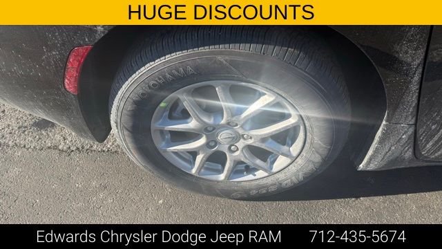 2026 Chrysler Pacifica Select - Photo 11