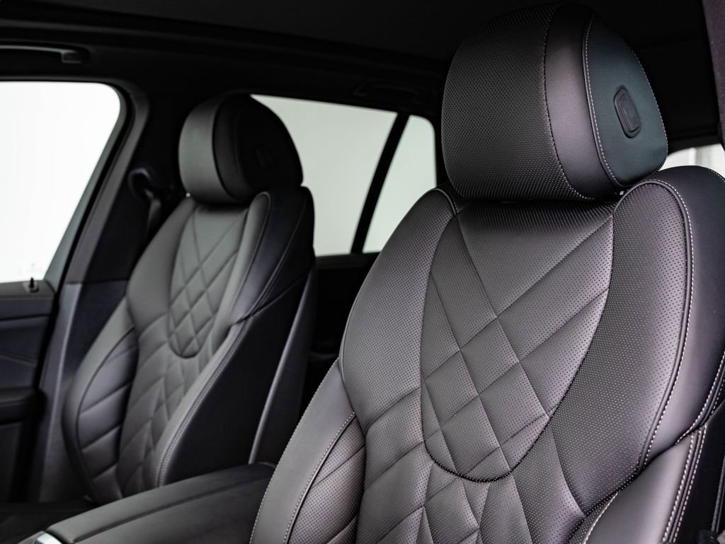 Used 2024 Skyscraper Gray Metallic BMW xDrive50e image 25