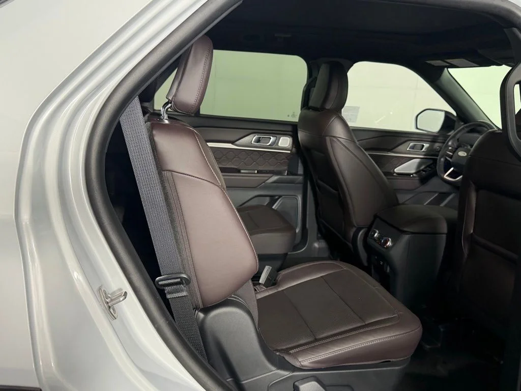 Used 2025 White Ford Platinum image 30