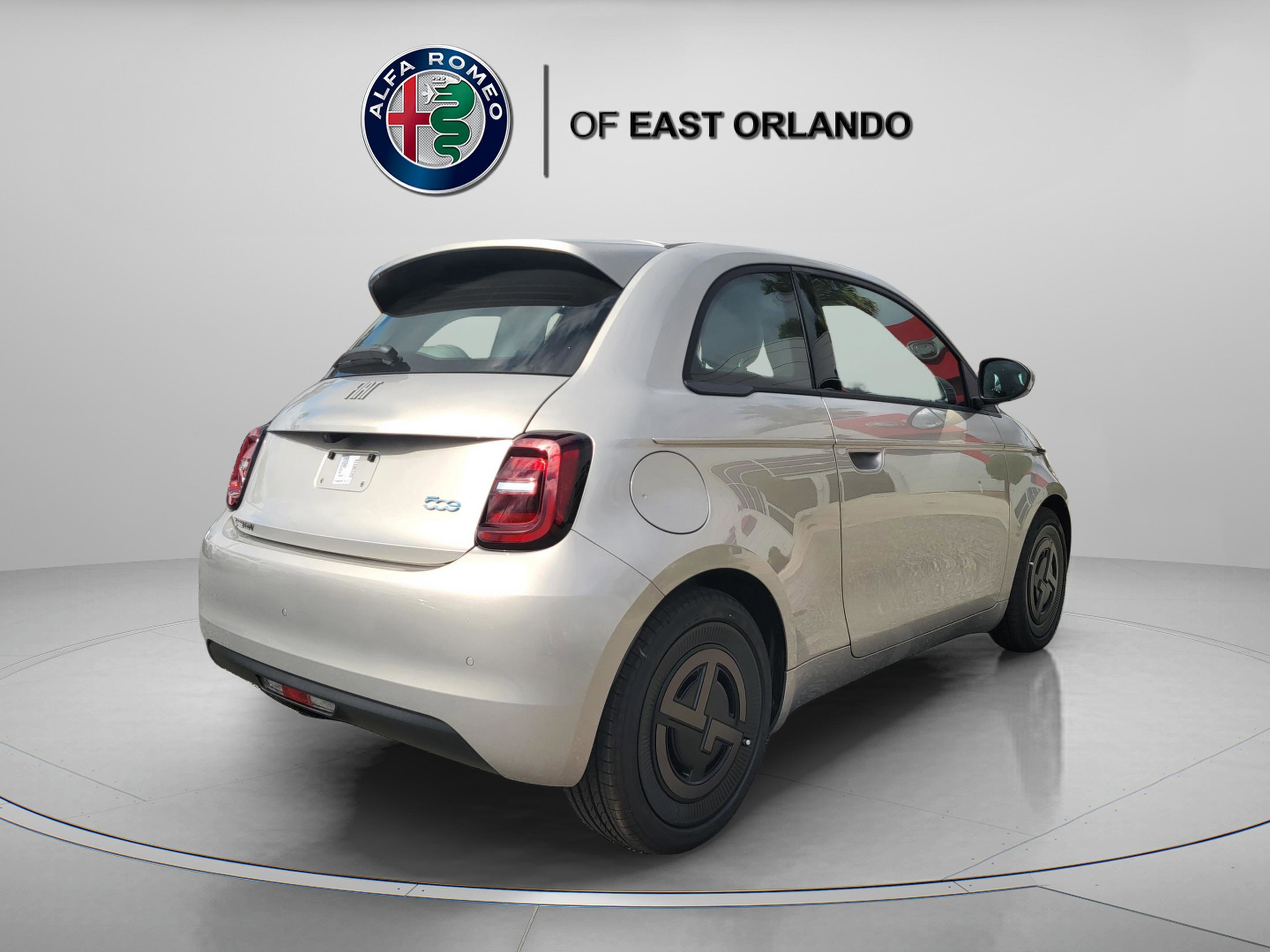 2025 FIAT 500e Base - Photo 8