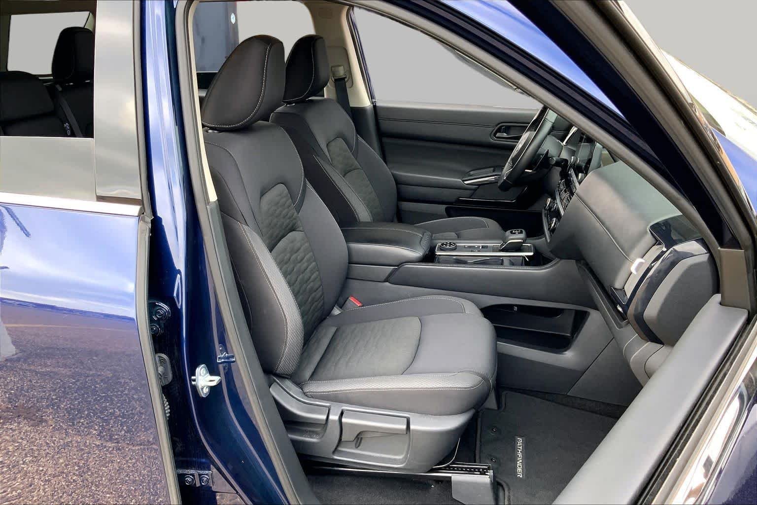 Used 2025 Deep Ocean Blue Pearl Nissan SV image 9