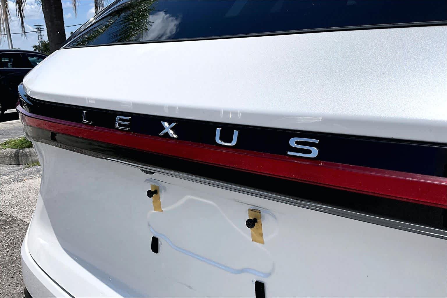 Used 2024 Eminent White Pearl Lexus Premium image 31