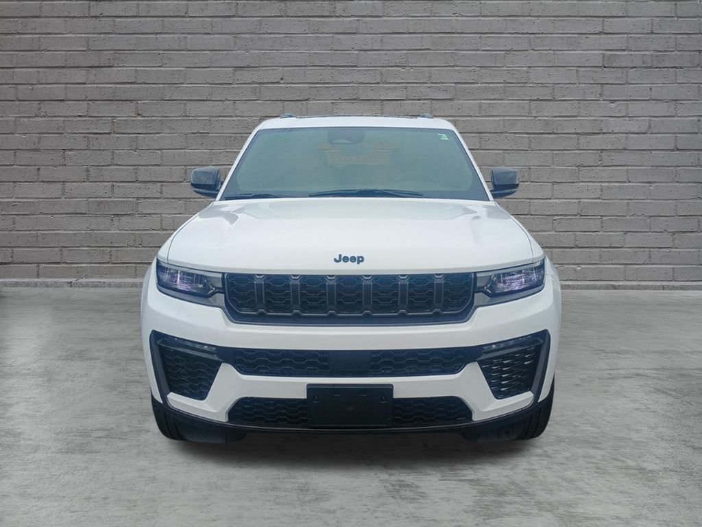 New 2026 Bright White Clear-Coat Exterior Paint Jeep Limited image 2